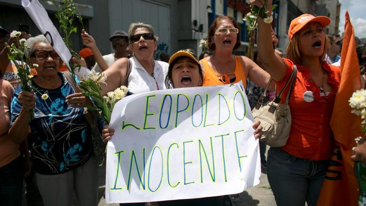 Un grupo de mujeres pide la liberación del líder opositor Leopoldo López en una protesta en Caracas, el pasado septiembre.