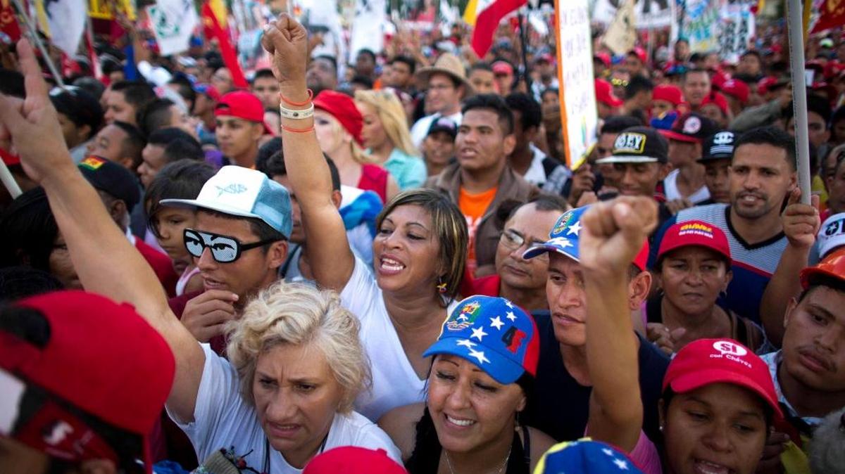 Seguidores del oficialismo participan en una concentración de la campaña electoral en Caracas, el jueves pasado.