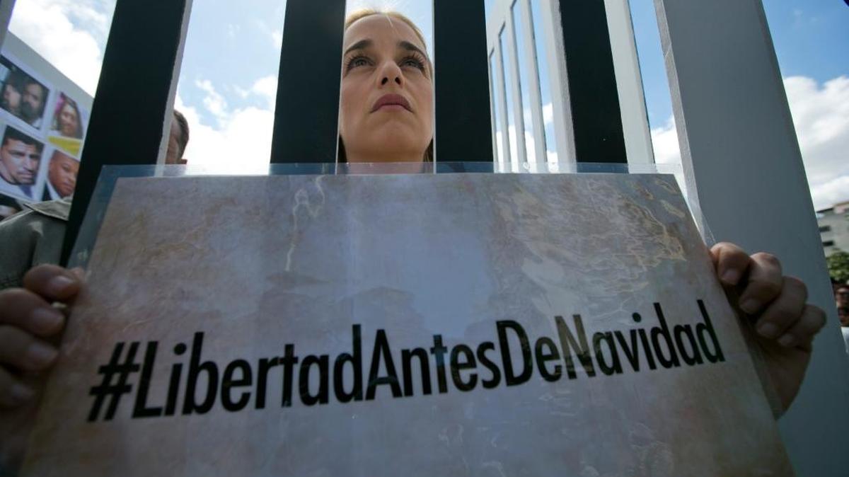 Lilian Tintori, esposa del líder opositor venezolano encarcelado Leopoldo López, llevó a cabo una campaña para su liberación, que también atrajo atención sobre la oposición, victoriosa en las recientes elecciones.