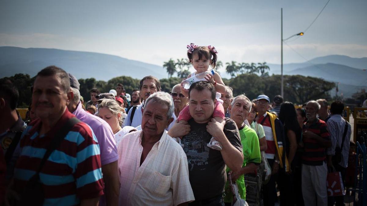 Thousands of Venezuelans are seen entering Colombia at the immigration check point on the Simon Bolivar Bridge in Cucuta, Colombia on June 10, 2018. (CJuan Torres/NurPhoto/Zuma Press/TNS) 