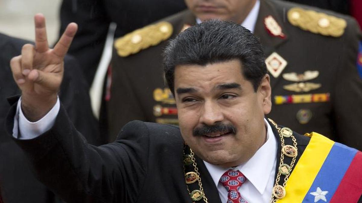 
El presidente de Venezuela, Nicolás Maduro, llega a una sesión de la Asamblea Nacional en Caracas el 5 de julio, día de la independencia.
