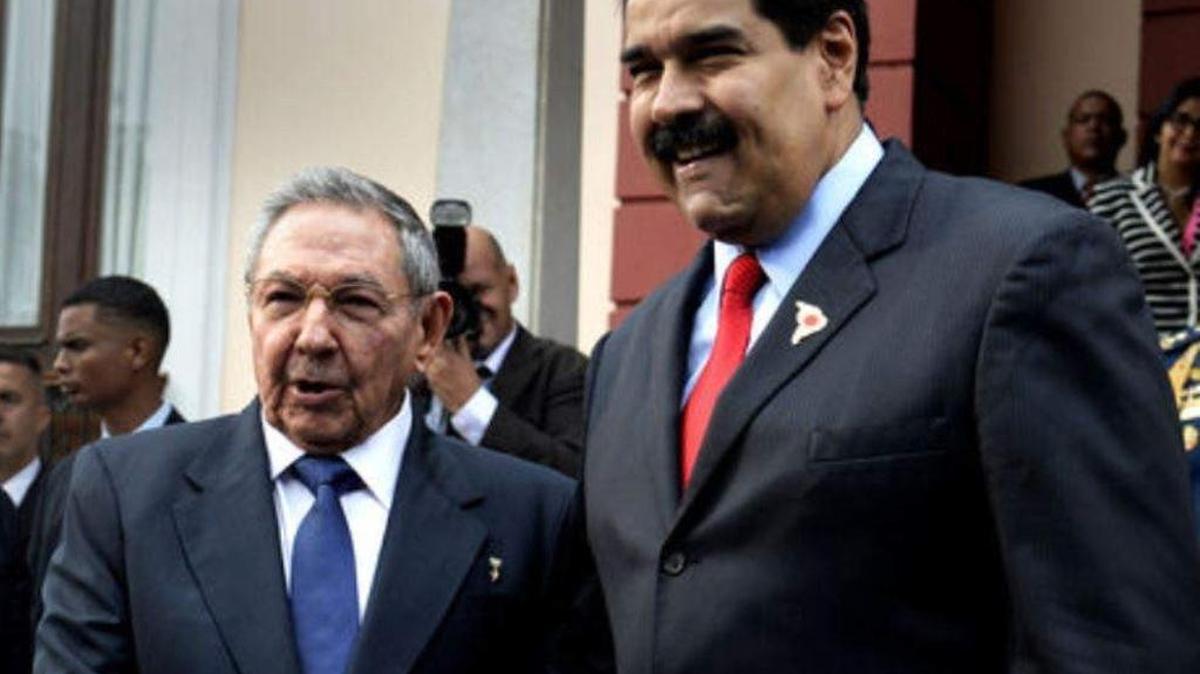 El gobernante cubano Raúl Castro y el venezolano Nicolás Maduro.