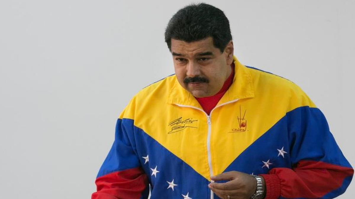 El presidente de Venezuela Nicolás Maduro vota en las eleccciones primarias en Caracas, el 28 de junio.