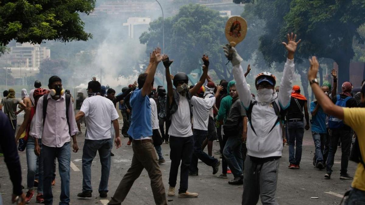 Manifestantes participan en una protesta contra el gobierno en Caracas, el 5 de junio. El gobierno venezolano ha convocado una Asamblea Constituyente para redactar una nueva Constitución.