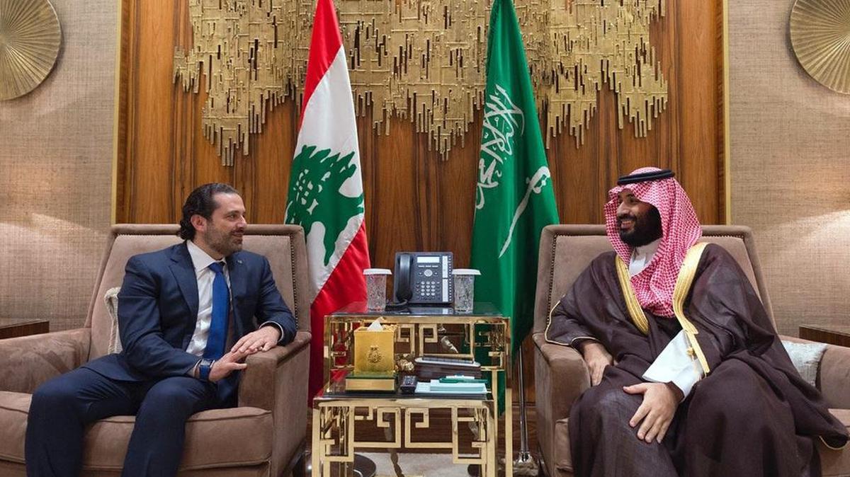 El príncipe heredero de Arabia Saudita, Mohammed bin Salman (der.), se reúne el 30 de octubre en Riad con el primer ministro del Líbano, Saad Hariri. Muchos analistas estiman que la realidad política en el reino saudita está cambiando.