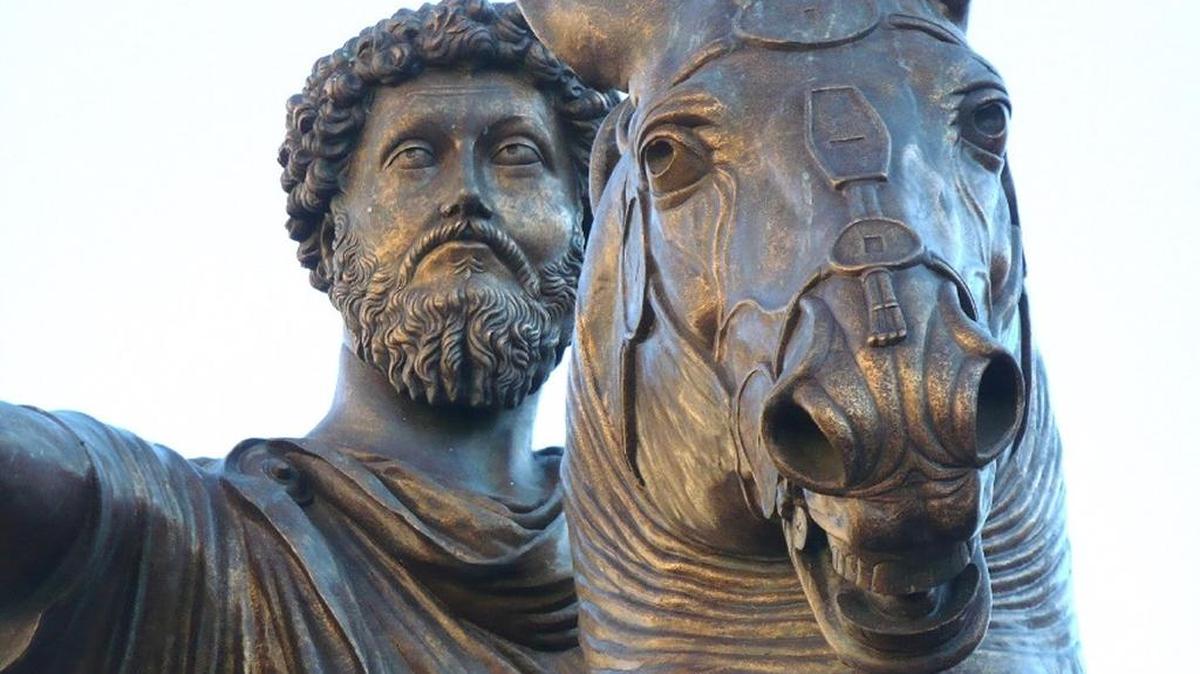 Estatua ecuestre del emperador Marco Aurelio, año 166 d.C. El original de este bronce se encuentra en Roma en el Museo Capitolino, la copia está en la Plaza del Campidoglio.