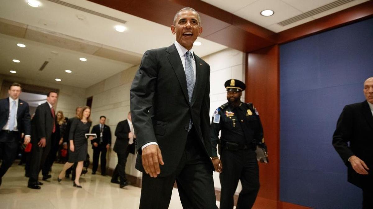 El presidente Barack Obama saliendo de una reunión con miembros del Congreso para discutir el Obamacare, en el Capitolio de Washington, el 4 de enero.
