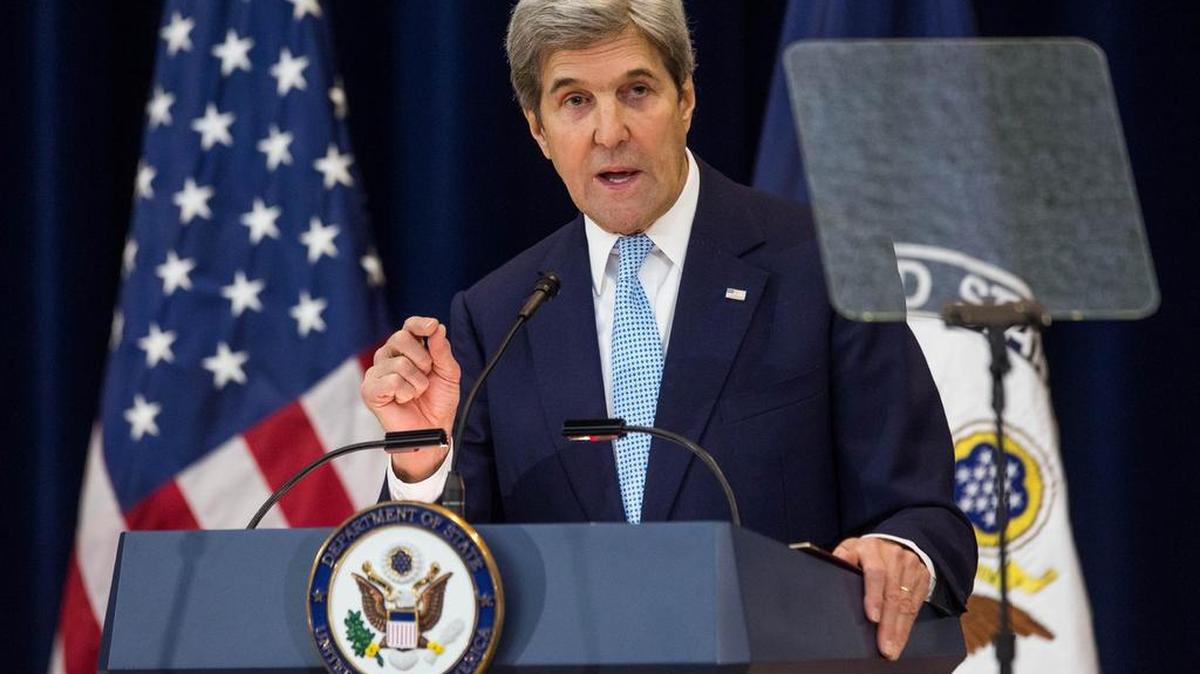 El secretario de Estado, John Kerry, pronuncia un discurso sobre la paz en el Medio Oriente en el Departamento de Estado de EEUU, en Washington DC.
