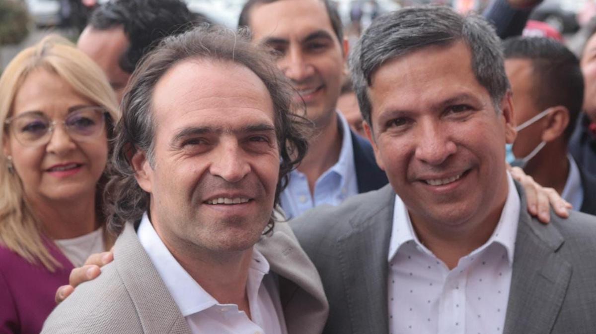 El candidato presidencial Federico Gutiérrez (izq.) y el candidato a la vicepresidencia Rodrigo Lara Sánchez, en un acto de campaña. Imagen publicada en la cuenta de Twitter de Lara Sánchez, el lunes, 28 de marzo de 2022.
