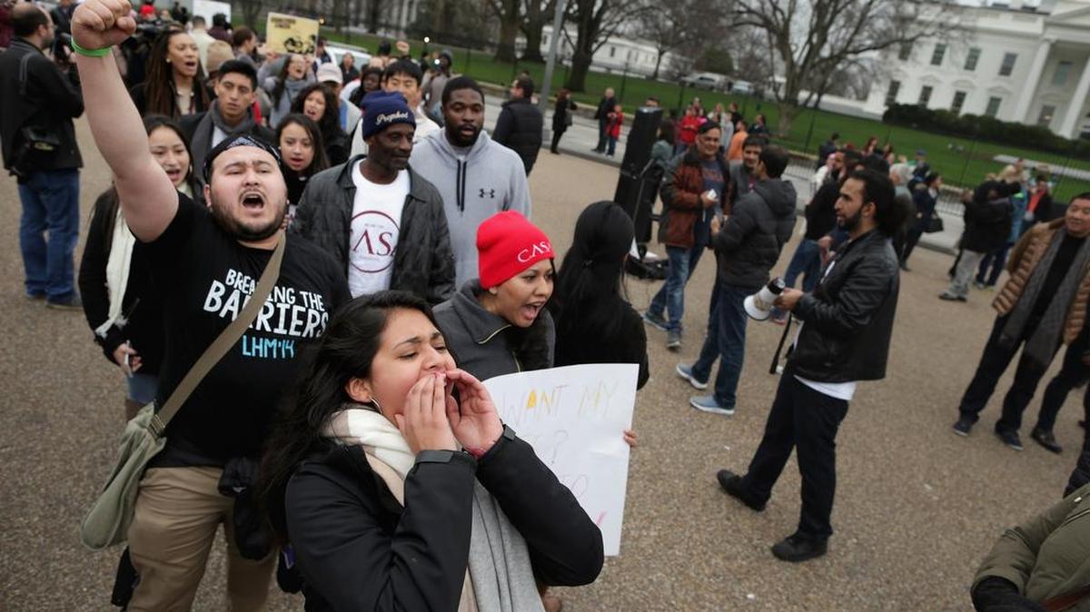 Inmigrantes y personas que los apoyan protestan el 30 de diciembre frente a la Casa Blanca contra las deportaciones de indocumentados llevadas a cabo por el gobierno de Barack Obama.