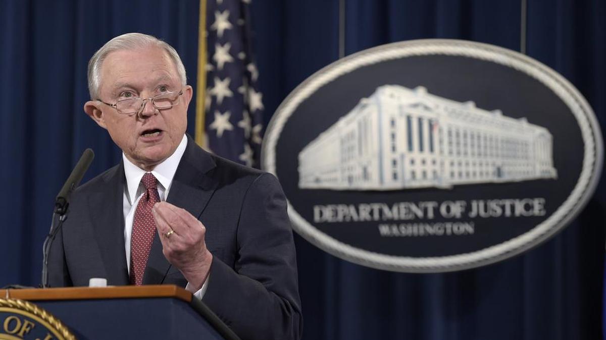 El secretario de Justicia, Jeff Sessions, anunció el fin del programa DACA, que protegía de la deportación a casi 800,000 jóvenes inmigrantes.