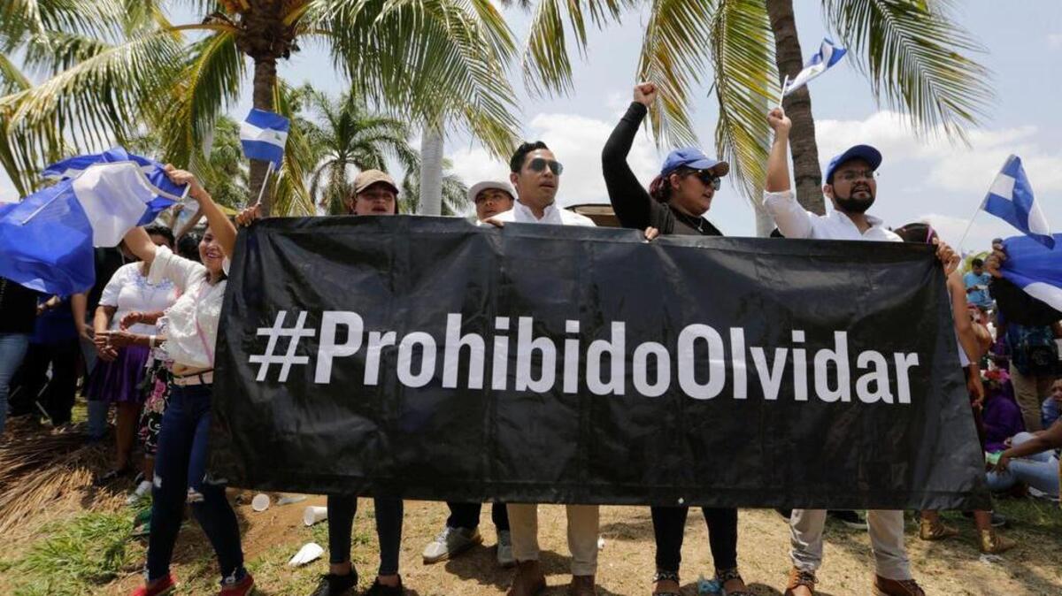 Manifestantes protestan contra el gobierno de Daniel Ortega, el 19 de abril en Managua, Nicaragua.