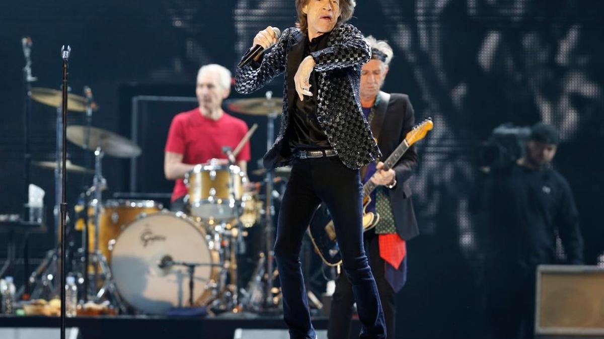 
El cantante británico Mick Jagger estuvo recientemente en La Habana. Se espera que Jagger y su grupo, los Rolling Stones, den un concierto en Cuba el año próximo, durante una gira por Latinoamérica.
