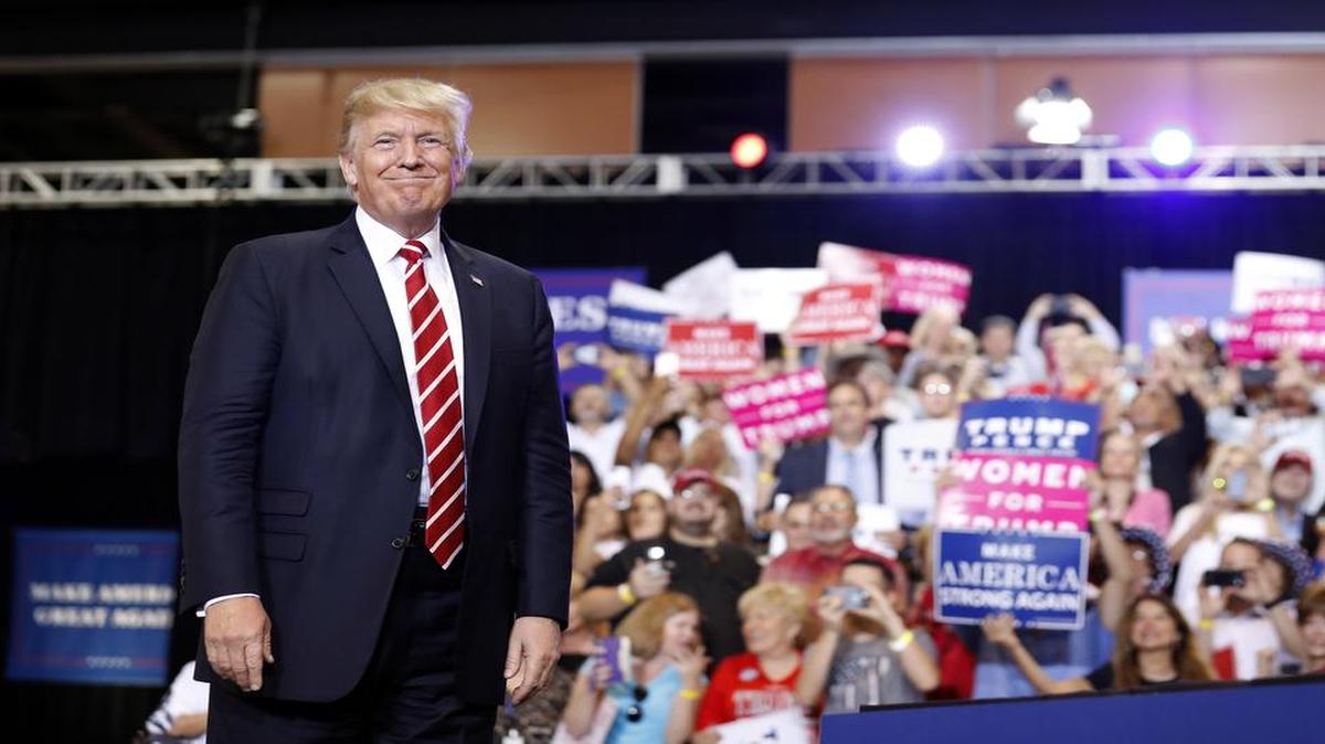 El presidente Donald Trump pronuncia un discurso en el Centro de Convenciones de Phoenix, Arizona, el 22 de agosto. Trump amenazó con retirarse del Tratado de Libre Comercio de América del Norte.