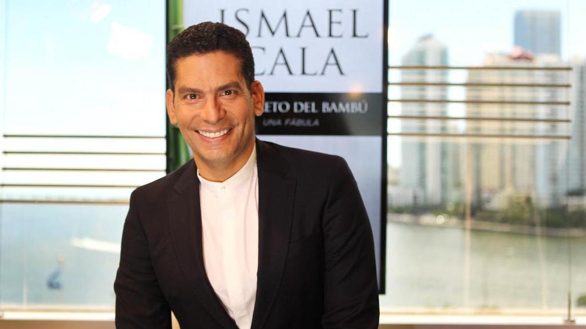 Ismael Cala fotografiado en su estudio en Miami.