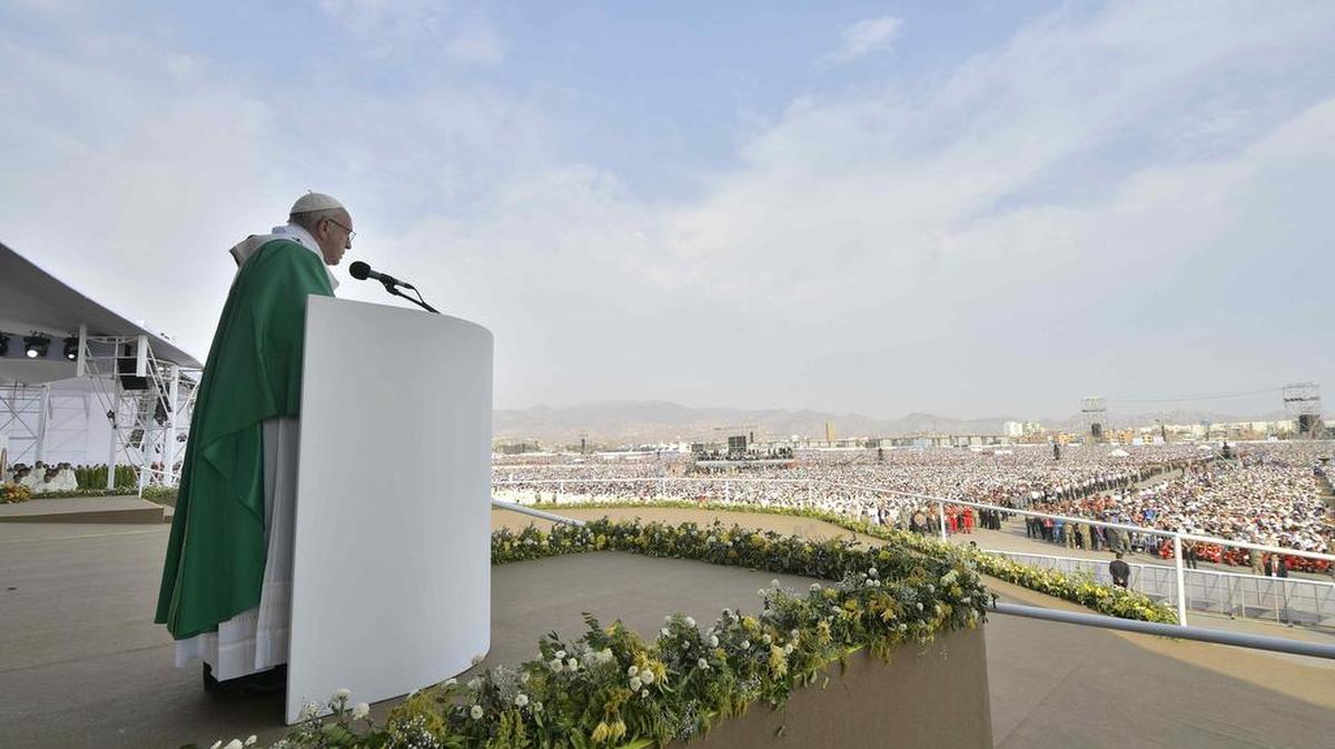 El Papa Francisco oficia una misa en la base aérea de Las Palmas, en Lima, Perú, el 21 de enero.