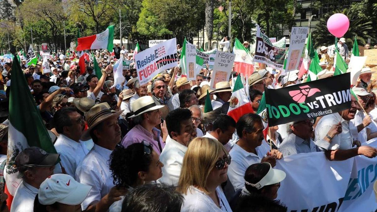 Unas 20,000 personas marchan por las calles de la ciudad de México el pasado febrero, en una protesta contra las políticas del presidente de EEUU, Donald Trump.