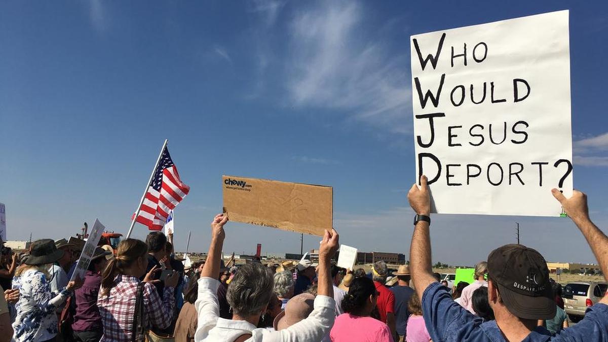Unas 300 personas protestan contra la posible deportación de un iraquí en Albuquerque, Nuevo México, el pasado junio.