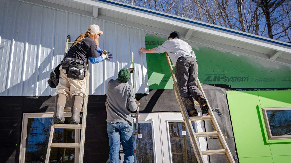 La escasez de vivienda es un serio problema en EEUU. Para enfrentarlo, los gobiernos locales deben flexibilizar los requisitos de construcción para aumentar el número de casas. 