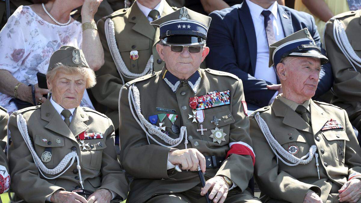 Veteranos de guerra de Polonia asisten a la ceremonia de recordación del 80 aniversario del comienzo de la Segunda Guerra Mundial, el domingo 1 de septiembre de 2019, en Varsovia, Polonia. 