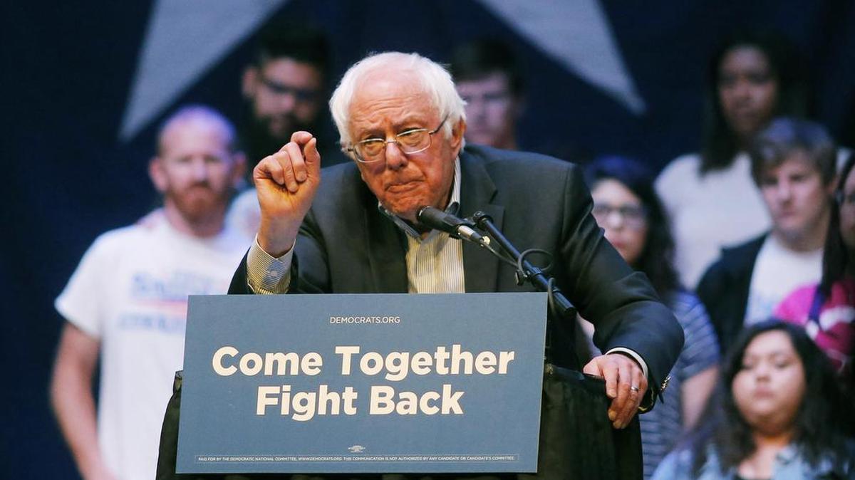 El senador y ex candidato presidencial demócrata Bernie Sanders, independiente por Vermont, aboga por extender el programa de atención médica Medicare a todos los norteamericanos.