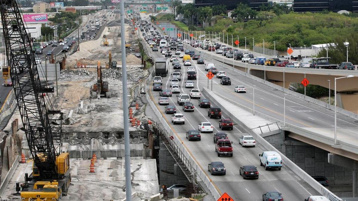 Un sinfín de vehículos circula por la autopista Palmetto en dirección norte, cerca del cruce con la autopista 836, mientras avanzan las obras de construcción para aliviar el tráfico, en esta imagen del 2015.