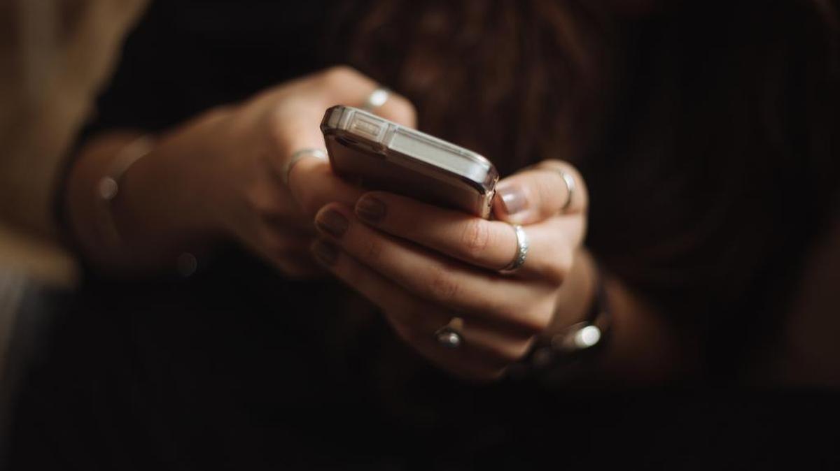 Para sobrevivir en el periodismo del siglo XXI hay que hacer una rápida transición a operaciones digitales, pero aún no hemos descubierto cómo comercializar al máximo esas miles o millones de vistas.