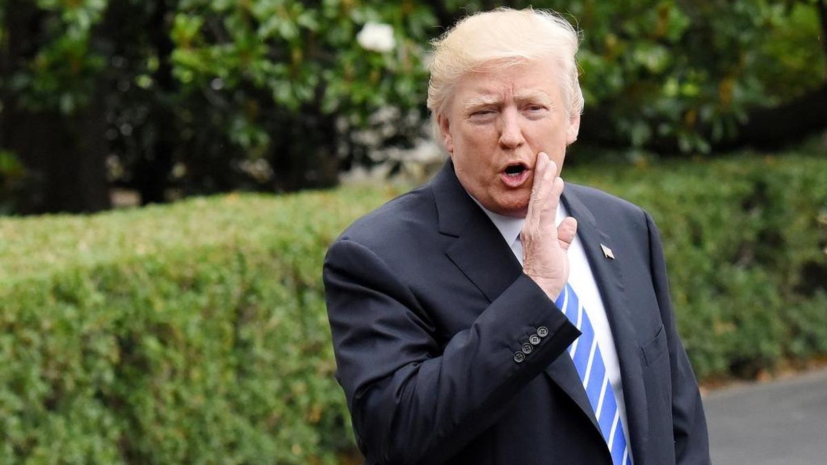El presidente Donald Trump habla a la prensa el 5 de julio a su salida de la Casa Blanca.