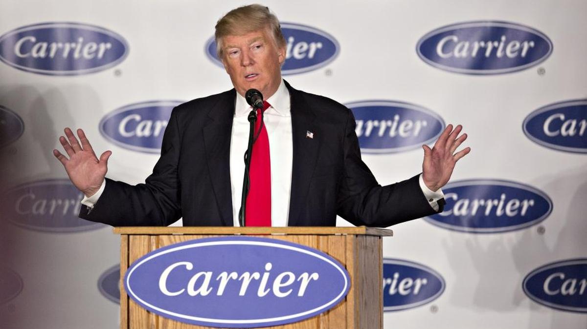 El presidente electo Donald Trump habla en un acto que tuvo lugar en la empresa Carrier, en Indianápolis, el jueves pasado. Trump afirmó que salvó 800 empleos en esa compañía.