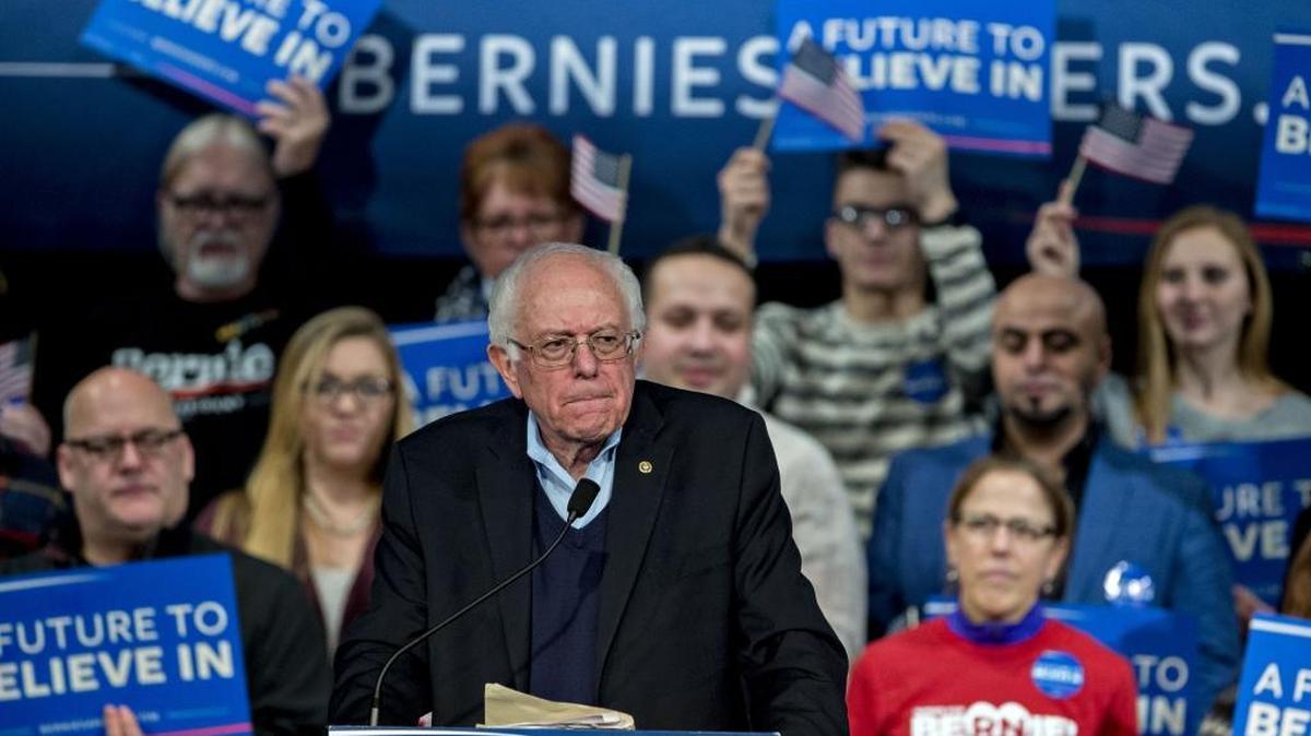 El aspirante a la candidatura presidencial demócrata, Bernie Sanders, habla durante un evento de campaña en Manchester, New Hampshire, el pasado mes de febrero.