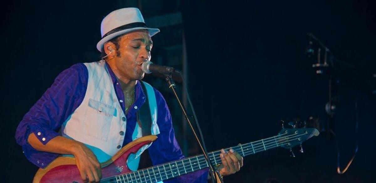 El cantautor cubano Descemer Bueno.