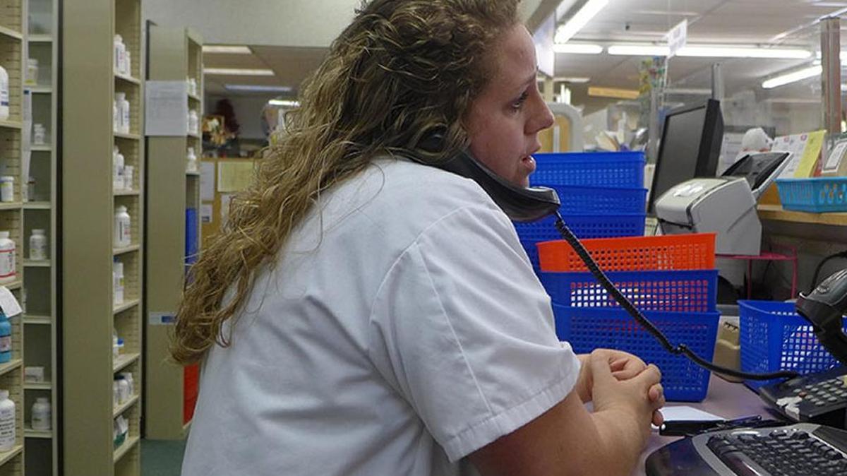 Rachel Quivey trabaja como farmacéutica para Fruth Pharmacy, en Athens, Ohio. Notó que los clientes estaban usando mal gabapentina cuando venían a recoger la medicina antes de tiempo. ()