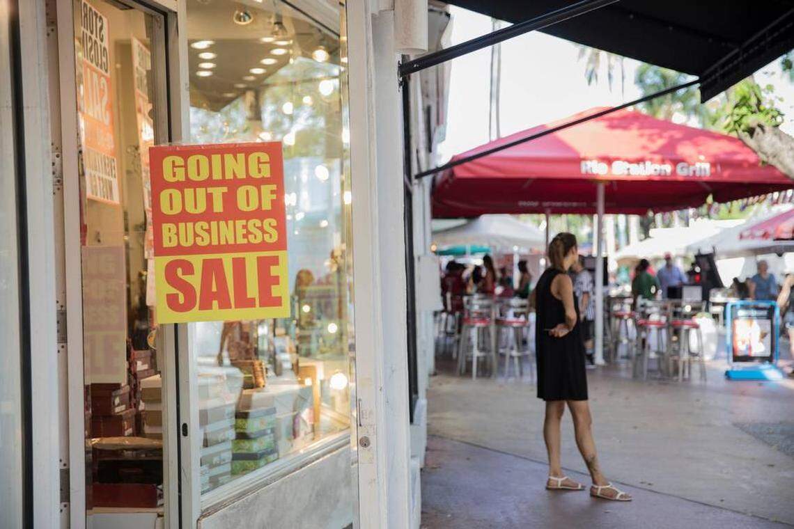 La mayoría de los pequeños negocios en Lincoln Road se han visto obligados a cerrar o a mudarse por el alto costo de los alquileres.