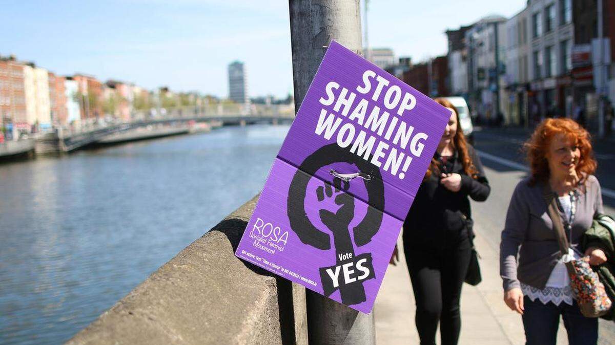 Los abortos son ilegales, incluso en caso de violación o incesto. La única excepción es cuando se cree que la madre morirá. Quien compre píldoras por internet para inducir el aborto enfrenta a 14 años de prisión.