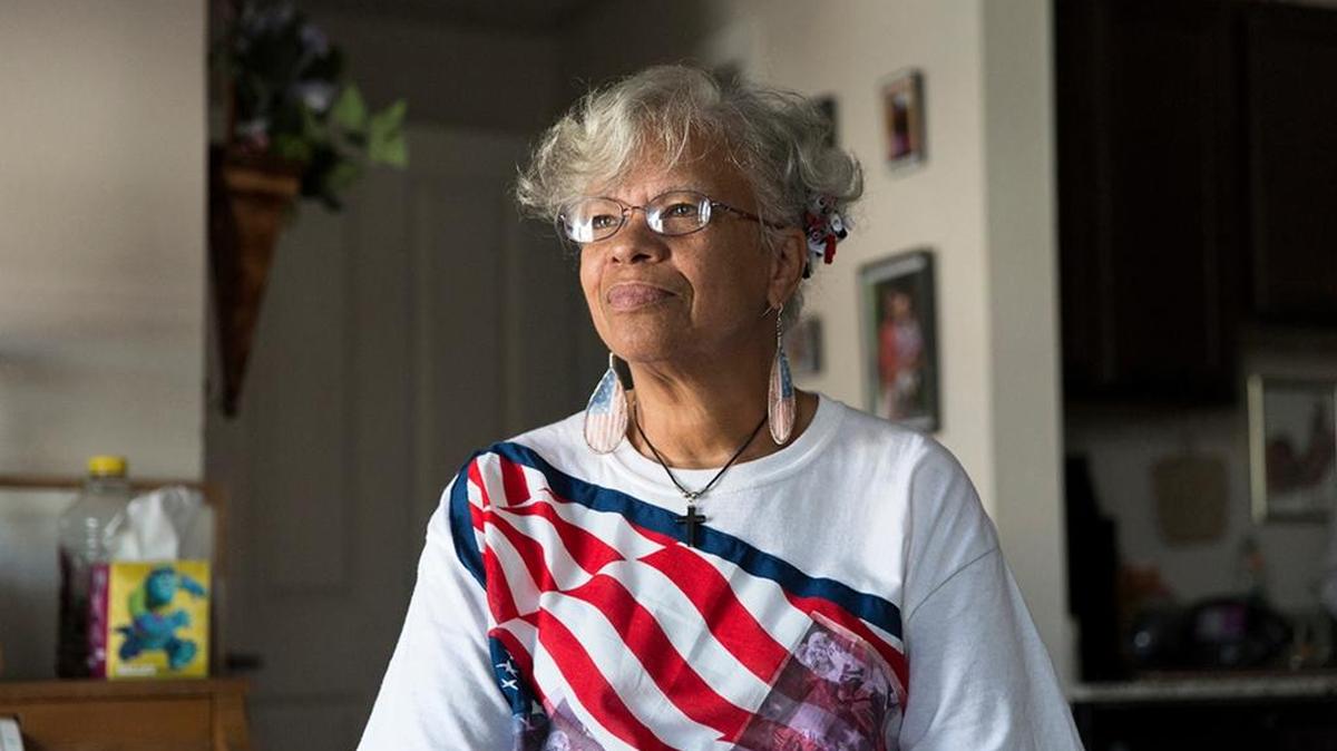 Sheila Procella, de Plano, Texas, es veterana de la Fuerza Aérea de Estados Unidos y de la Guardia Nacional de Texas. Fue diagnosticada con trauma sexual militar y trastorno de estrés postraumático en 2014, cerca de tres décadas después de haber cumplido sus servicios.