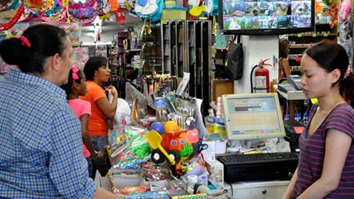 Muchos de los negocios que tienen los chinos en Venezuela han sido saqueados y asaltados. Ellos también han visto cómo disminuye su capital y experimentan carencias.