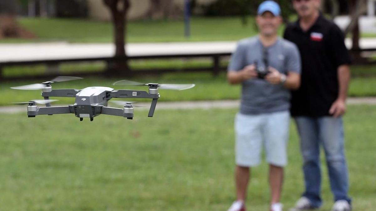 La tecnología de los drones se ha convertido en una industria multimillonaria que se emplea en todos los aspectos de la vida, con aplicación en los negocios, las ciencias y el entretenimiento.