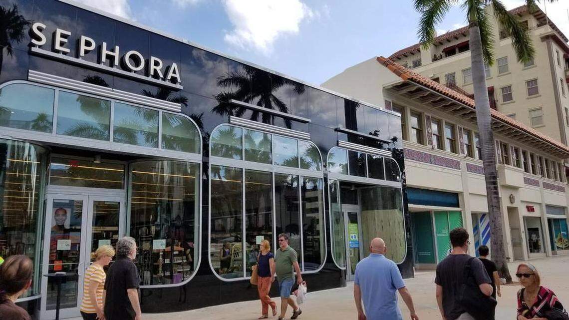 El cambio en los inquilinos de Lincoln Road también refleja el aumento en la población de mayor poder adquisitivo de Miami Beach.