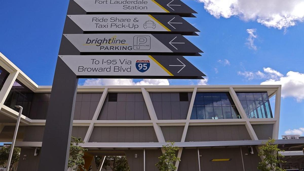 Es posible que Brightline se una en el futuro cercano a la línea de tranvías Wave de la ciudad, planificada hace tiempo, que uniría ambos lados de Broward Boulevard.
