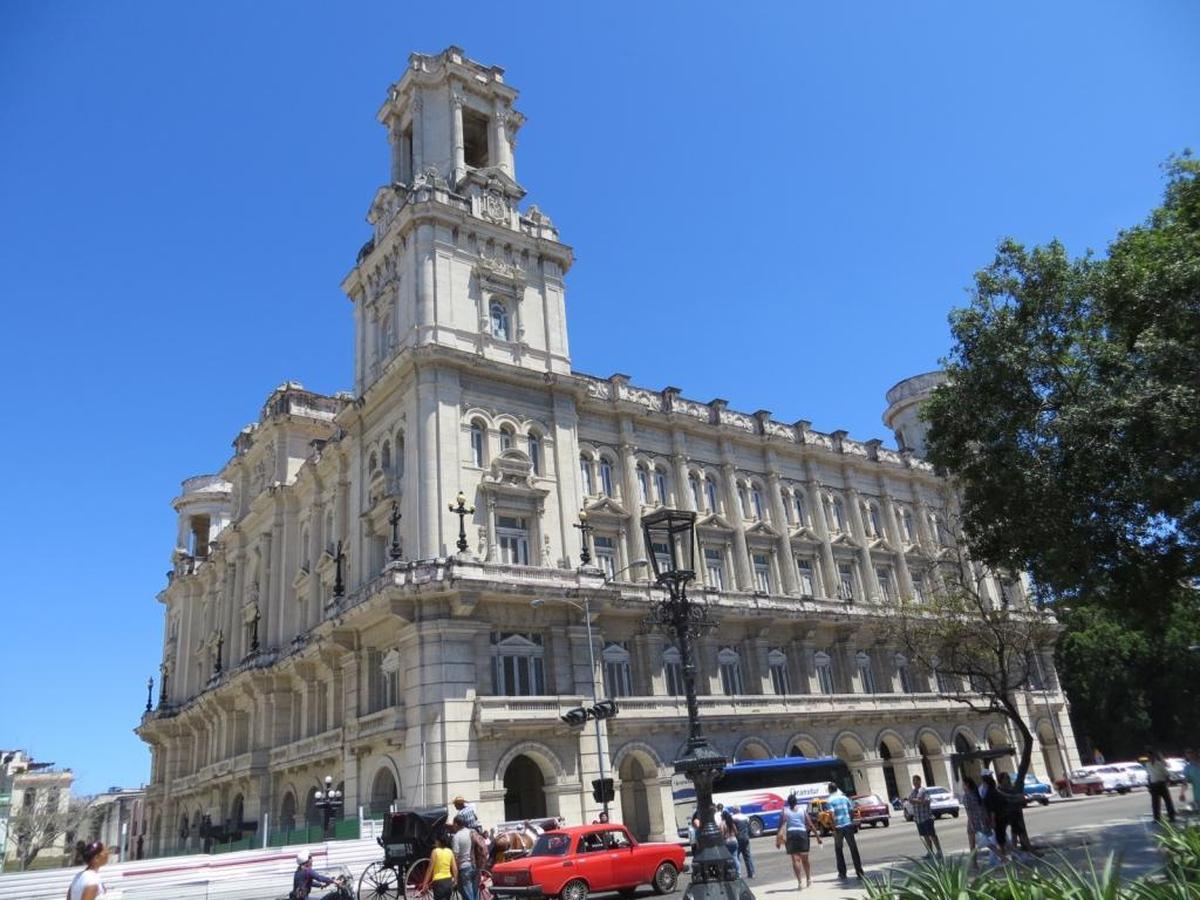 Centro Asturiano, sede de las colecciones de arte universal del Museo Nacional de Bellas Artes.