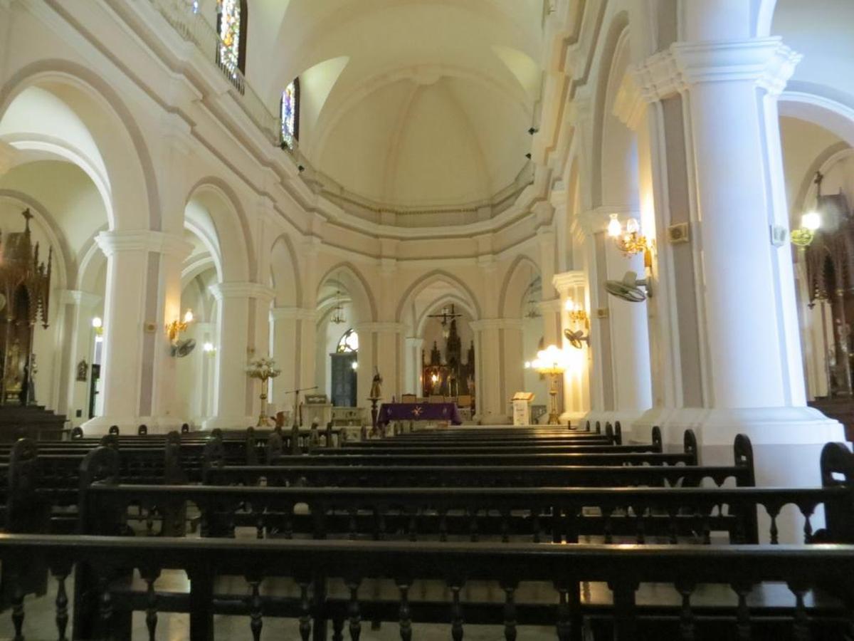 Interior de la Iglesia del Santo Ángel Custodio, toda renovada para los turistas y feligreses.