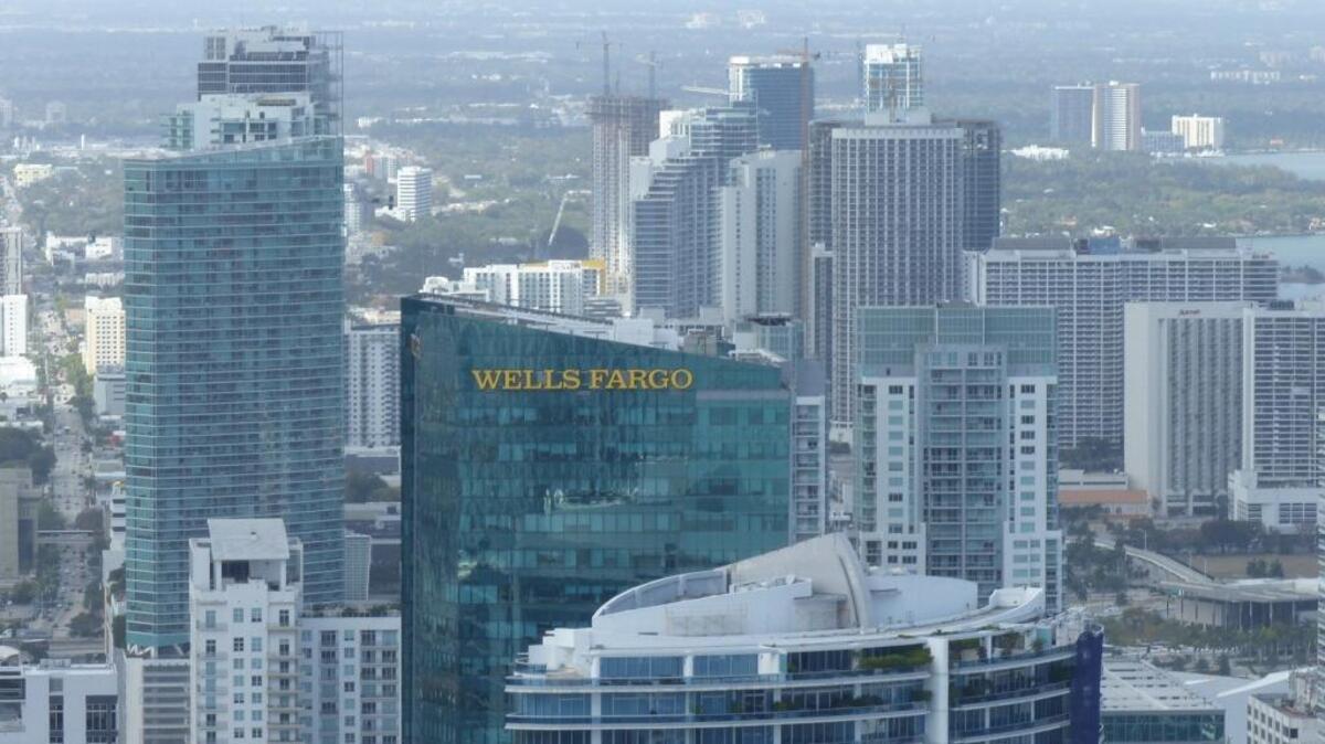 El boom de la industria de condominios y el mercado de las casas de lujo en Miami ha recibido un impulso de capital foráneo. Muchas veces no se sabe bien de dónde procede y algunos compradores ocultan que proviene de negocios sucios o ilegales.