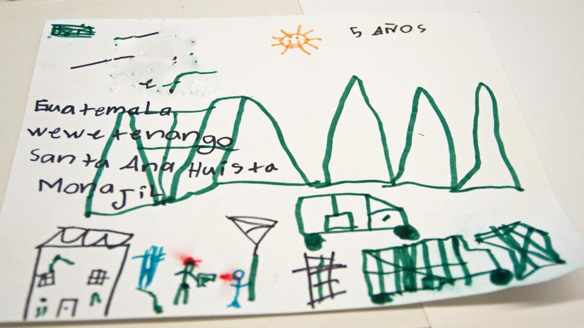 Un dibujo realizado por un niño guatemalteco de 5 años durante una clase de arte del albergue para familias migrantes el en el antiguo Monasterio Benedictino en la ciudad de Tucson.