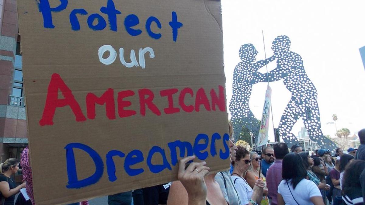 El martes hubo marchas en todo el país para protestar luego de la decisión de la administración Trump de terminar con el programa de Acción Diferida para los Llegados en la Infancia (DACA), que protege a ciertos jóvenes inmigrantes de la deportación.