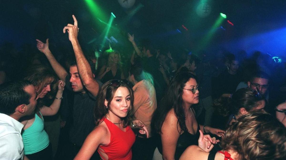 Un grupo de bailadores en el club Space. Los residentes están pidiendo a los clubes que pongan techo a sus azoteas, que las hagan a prueba de sonido o que muden el baile a la planta baja.