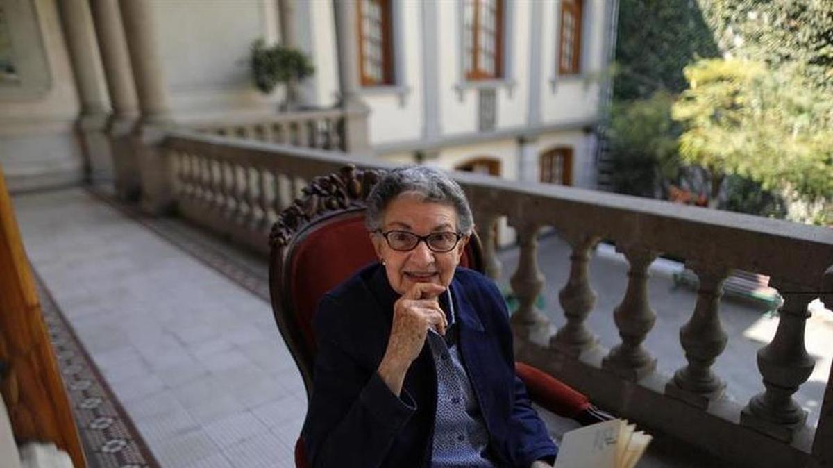 Angelina Muñiz Sacristán, que utiliza el nombre de Angelina Muñiz Huberman para el mundo literario, recuerda que toda la vida de sus padres fue una doble vivencia