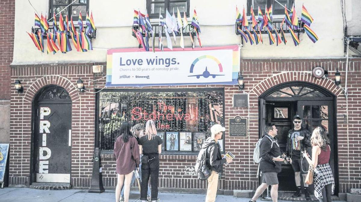 El Stonewall Inn, un bar situado en los números 51 y 53 de la calle Christoper, en el barrio neoyorquino de Greenwich Village donde ocurrieron los enfrentamientos en 1969.