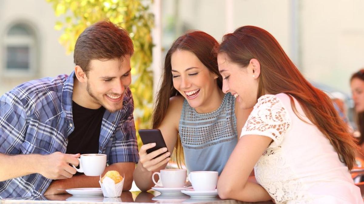 Los jóvenes milenio de Latinoamérica se enfrentan a la informalidad en el empleo. Así, uno de cada cinco jóvenes no tiene trabajo, pero aun así observan una persistencia para dejar su huella con empresas que se enfocan en la educación y en ayuda para conseguir becas.