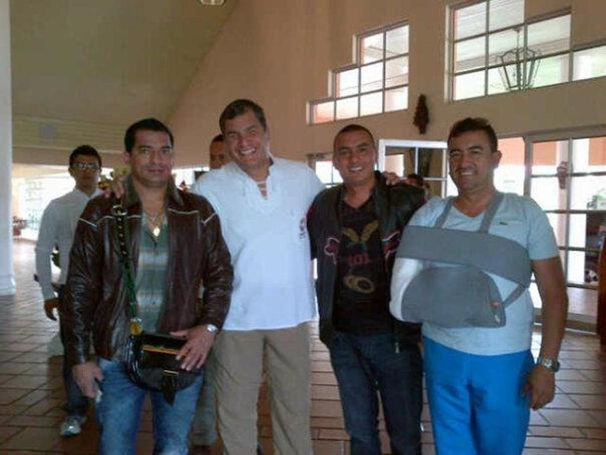 EL EXPRESIDENTE de Ecuador, Rafael Correa, con los vinculados al narcotráfico José Antonio Aguilar Orosco (izq.) y Edgar Fernando Sandoval Puga (extrema der.).