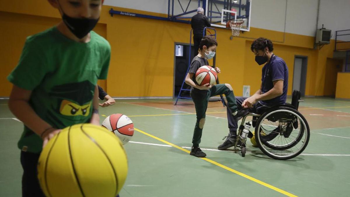 Adolfo Damian Berdun, de Argentina, es un jugador profesional y capitán del equipo paralímpico de básquet de Argentina.